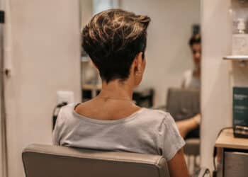 Cortes de cabelo curtos para mulher de 40 anos em 2026 que rejuvenescem e transformam o visual com leveza e personalidade