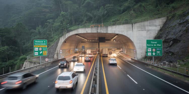 Novo túnel que atravessa a Serra com mais de 5km pode reduzir até 40 minutos da sua ida ao litoral e mudar totalmente o jeito de viajar entre São Paulo e a praia até 2027