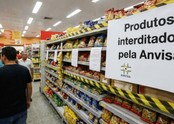 Produtos sendo interditados pela Anvisa