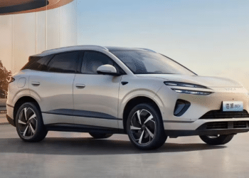 Carro elétrico da BYD chama atenção ao anunciar até 1.670 km de autonomia, preço de R$ 270 mil e chegada em 2026