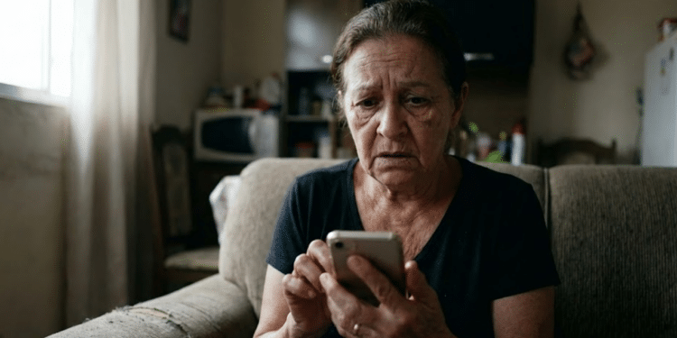 Idosa enganada em golpe do Pix consegue recuperar R$ 22 mil e ainda recebe R$ 8 mil de indenização após condenação do banco