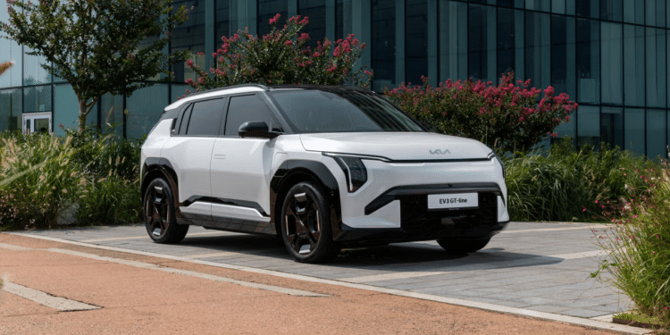Com até 605 km de autonomia e preço na faixa dos R$ 210 mil, Kia EV3 deve movimentar o mercado brasileiro em 2026