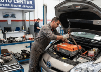 Quanto custa trocar a bateria de um carro híbrido e quando a troca é realmente necessária