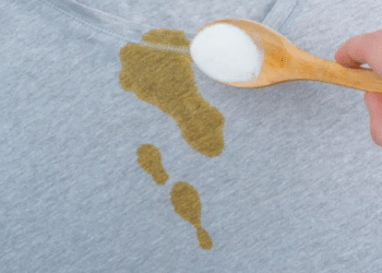 Como remover manchas de roupas sem usar químicos fortes