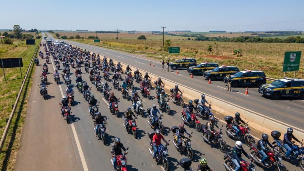 PRF multa 500 motociclistas e soma mais de R$ 1 milhão por viagens consideradas não permitidas