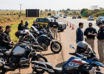PRF aplica mais de R$ 1 milhão em multas a 500 motociclistas por realizarem viagens não autorizadas