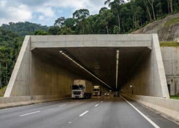 Novo túnel de mais de 6 km vai atravessar a Serra do Mar e conectar o interior paulista ao litoral até 2027