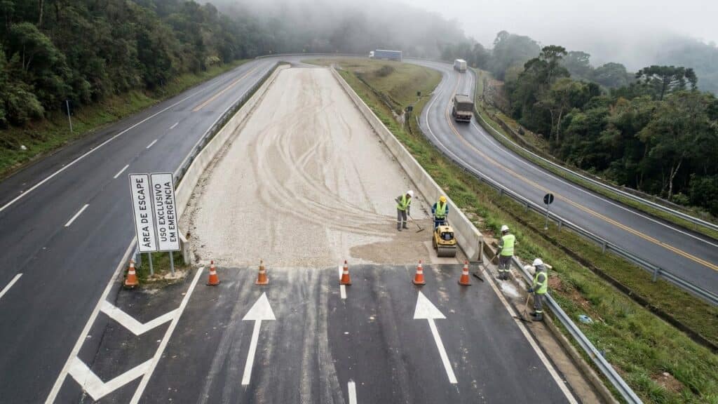 SC-418 recebe áreas de escape e R$ 34 milhões em investimentos para transformar a segurança na serra