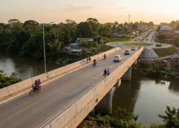A Ponte Josimar Oliveira muda a rotina em Xapuri, substitui a balsa e garante travessia segura