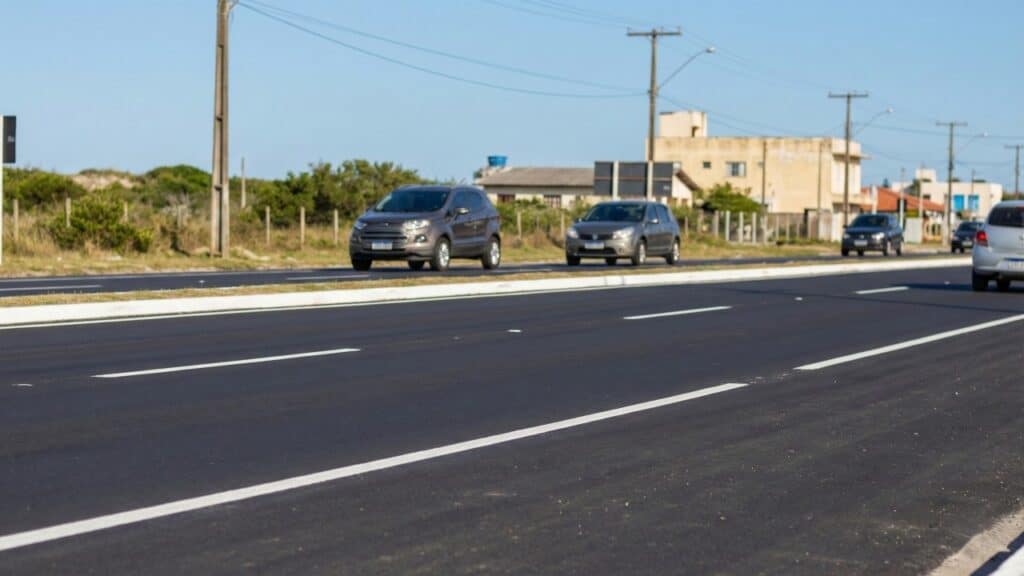Governo investe mais de R$ 30 milhões em rodovias do Litoral Norte para o verão de 2026