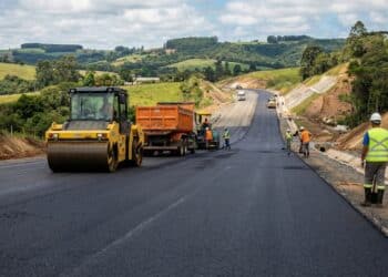 Nova ERS-373 pavimentada conecta produção rural ao turismo e recebe mais de R$ 80 milhões em obras