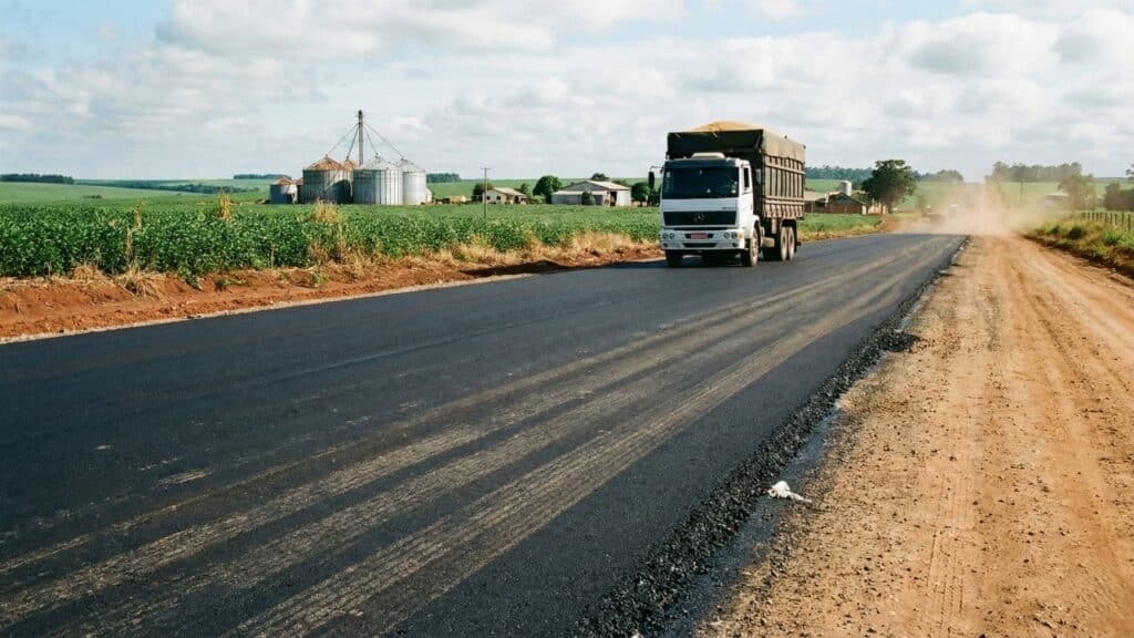 Com investimento de R$ 95 milhões, pavimentação das PR-574 e PR-575 transforma rotas do agronegócio