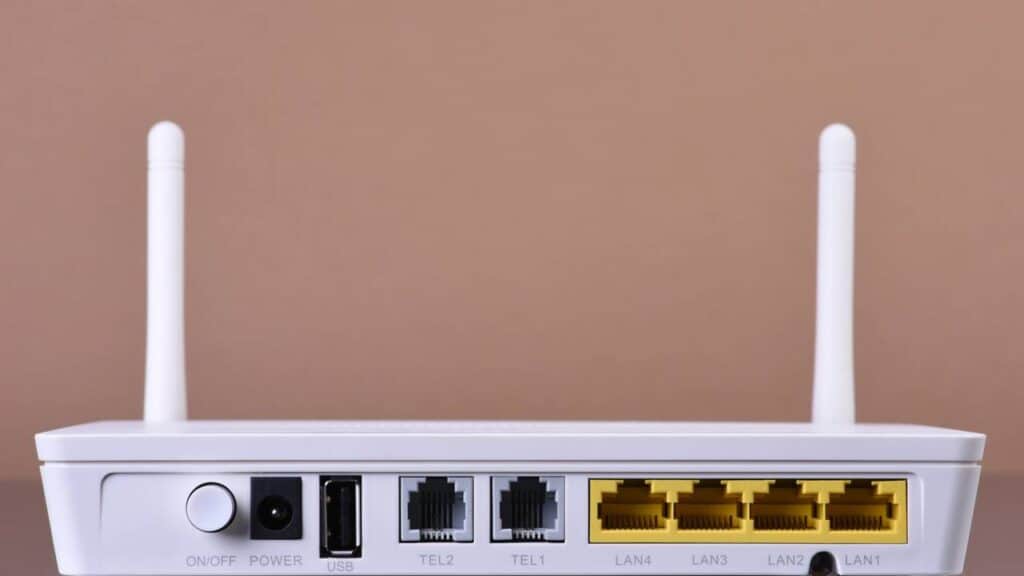 Com um simples cabo USB, você ativa uma função secreta do roteador que muda tudo na rede