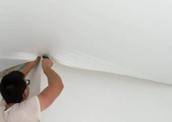 Adeus ao teto de gesso: novo tipo de revestimento é bem mais barato e deixa as reformas rápidas e sem sujeira