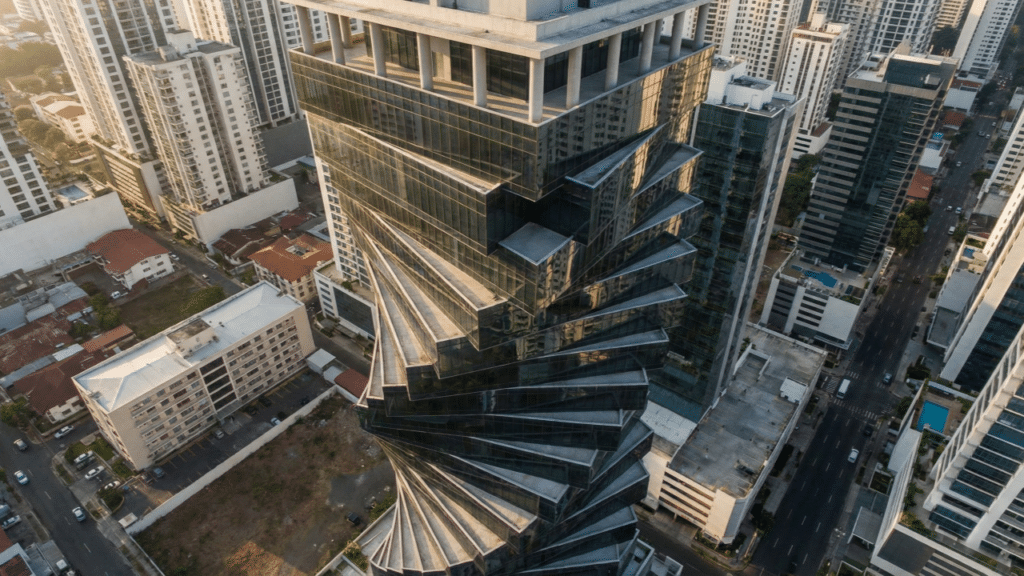 Com 242 metros e aparência de parafuso, essa megatorre de R$ 268 milhões gira 315° sem repetir a planta base