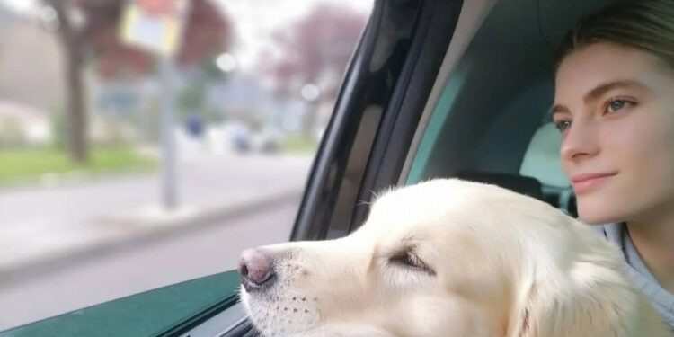 Filha de ex-jogador de futebol e modelo de renome tem morte trágica aos 21 anos