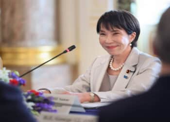 Premiê de direita conquista vitória esmagadora nas eleições do Japão e muda o cenário político