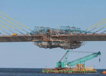 Ponte de Guaratuba de mais de R$ 400 milhões chega a 91% das obras com trecho estaiado quase pronto e 160 vigas instaladas, prometendo agilidade para moradores, trabalhadores e serviços essenciais