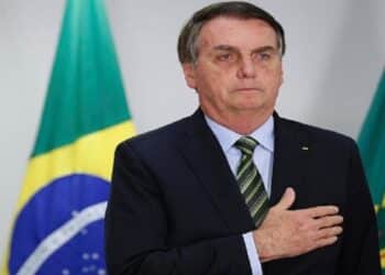 Defesa de Bolsonaro reforça pedido de prisão domiciliar e cita risco de morte