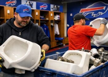 Desmonte do estádio do Buffalo Bills inclui venda de itens inusitados como mictórios e clube prepara megaprojeto de R$ 10,3 bilhões com capacidade para 67 mil torcedores