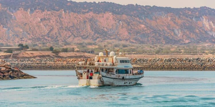 Irã anuncia fechamento parcial do Estreito de Ormuz e acende alerta no mercado global