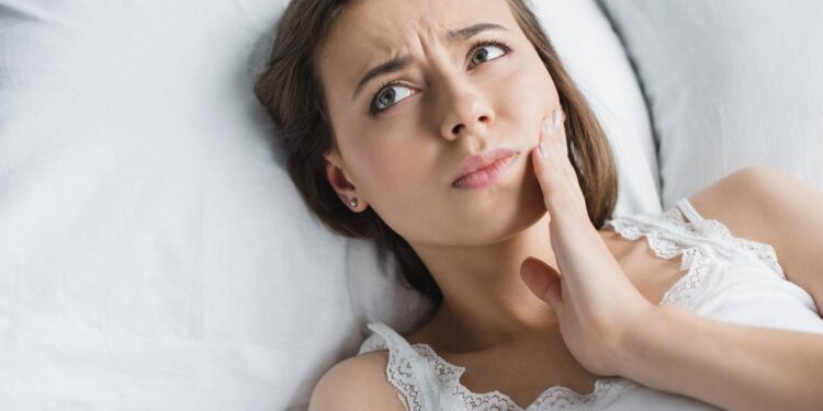 Efeito colateral preocupante acende alerta entre especialistas em saúde bucal: "Dentes de Ozempic"