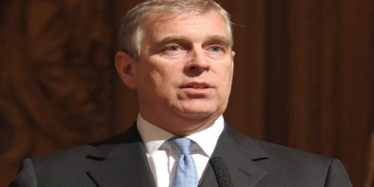 Ex-príncipe Andrew é preso no Reino Unido em meio à investigação sobre Jeffrey Epstein