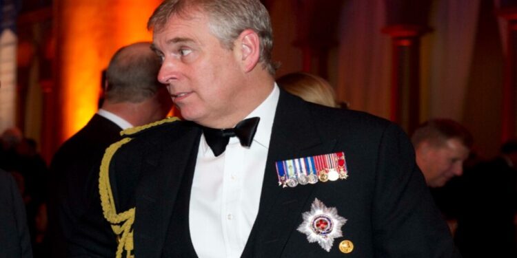 Os escândalos e episódios mais bizarros que marcaram a trajetória do ex-príncipe Andrew