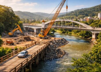 Investimento de R$ 1,5 milhão impulsiona construção de nova ponte em Blumenau que vai substituir antiga estrutura de madeira e melhorar a mobilidade na região