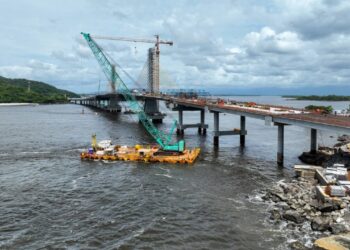 Obras na Ponte de Guaratuba avançam com investimento de R$ 400 milhões e último estai deve ser instalado já nos próximos dias