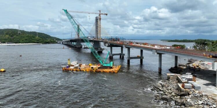 Obras na Ponte de Guaratuba avançam com investimento de R$ 400 milhões e último estai deve ser instalado já nos próximos dias