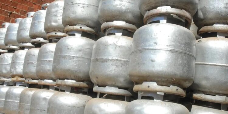 Senado aprova MP que vai garantir botijão de gás para milhões de famílias de baixa renda