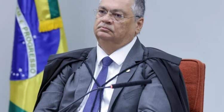 Dino confirma liberação de emendas de Ramagem e Eduardo a suplentes e recusa novo prazo a Zambelli