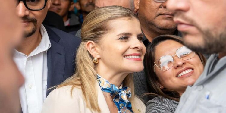 Candidata de direita Laura Fernández é eleita presidente da Costa Rica no primeiro turno