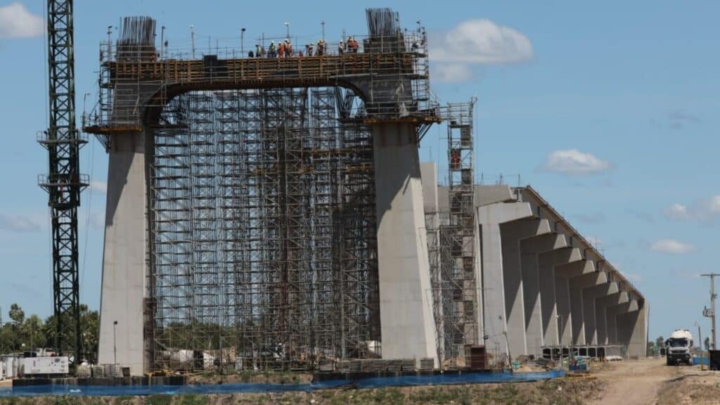Ponte de R$ 509,3 milhões que vai conectar o Brasil ao Oceano Pacífico entra na última etapa e conclusão está cada vez mais próxima faltando apenas poucos metros para conexão