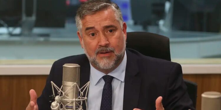 Paulo Pimenta promete acionar Alcolumbre para impedir quebra de sigilo de Lulinha