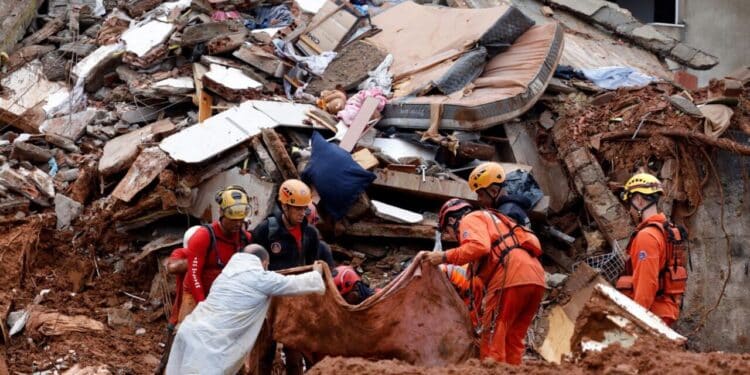 Fortes chuvas em Minas Gerais provocam mais de 50 mortes e destruição no estado