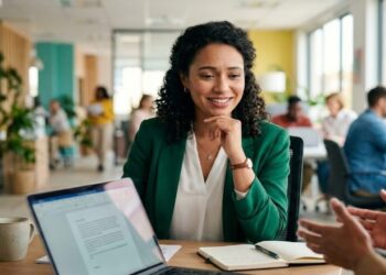 Saiba como 5 frases 'inofensivas' podem diminuir o valor das suas conquistas e atrapalhar sua vida profissional