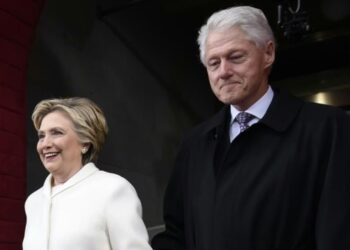 Hillary quebra silêncio e se pronuncia sobre relação de Bill Clinton com os crimes de Epstein