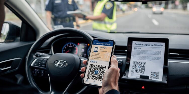 Multa pesada será aplicada a condutores que não estiverem com estes dois documentos obrigatórios exigidos por lei em 2026