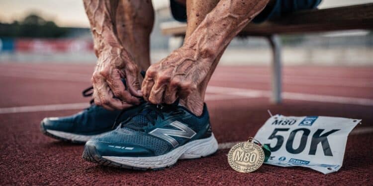Homem de 82 anos chama atenção ao apresentar condição física comparada à de alguém de 30