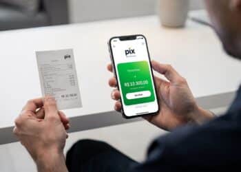 Homem recebe transferência de Pix errada de R$ 23 mil e surpreende moradores em Palmas (TO)