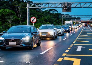 Motoristas que trafegam lentamente na faixa da esquerda precisam conhecer o Art. 198 do CTB para evitar multa de R$ 130,16