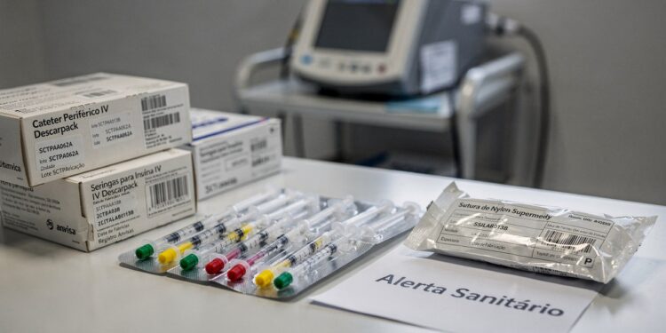 Nova resolução da Anvisa em 2026 retira cateteres e ventiladores pulmonares de circulação após falha técnica