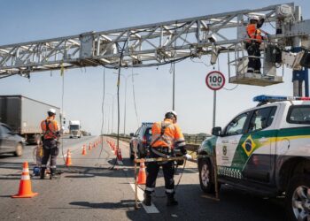 DNIT planeja 201 novos radares em SC e motoristas já enfrentam início das multas em abril de 2026