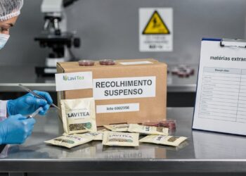 Presença de 14 larvas inteiras em amostra obriga Anvisa a suspender totalmente lote de chá