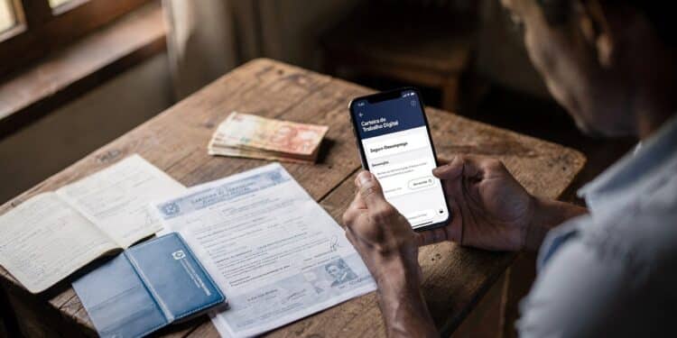 Quem trabalhou por poucos meses pode ter direito a seguro-desemprego de até R$ 2.518,65 por mês