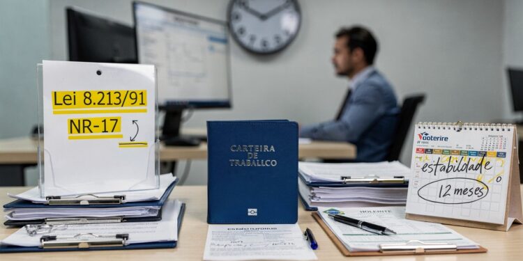 Três direitos trabalhistas pouco conhecidos podem render dinheiro extra ao trabalhador, alerta advogado