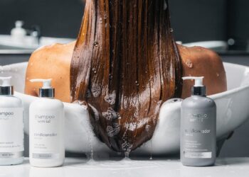 Shampoos sem sal que ajudam a preservar a cor por 7 semanas e evitam o efeito opaco