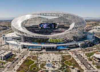 Arena rebaixada do SoFi Stadium exige escavação gigantesca e reforça drenagem e estabilidade para operar com eficiência